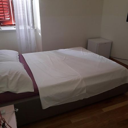 Studio On Main Pedestrian Street Apartment Pula Exterior photo